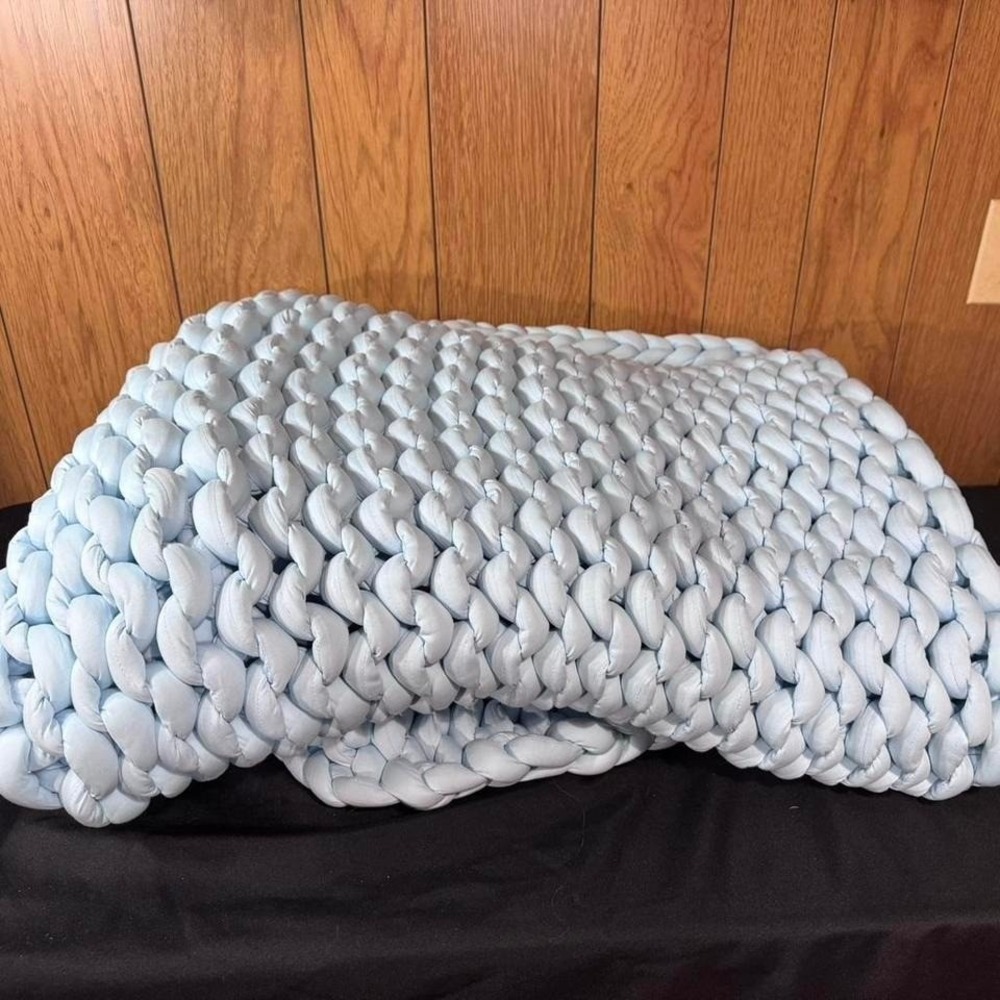Comfrt Weighted 20 lbs Light blue chunky knit throw blanket